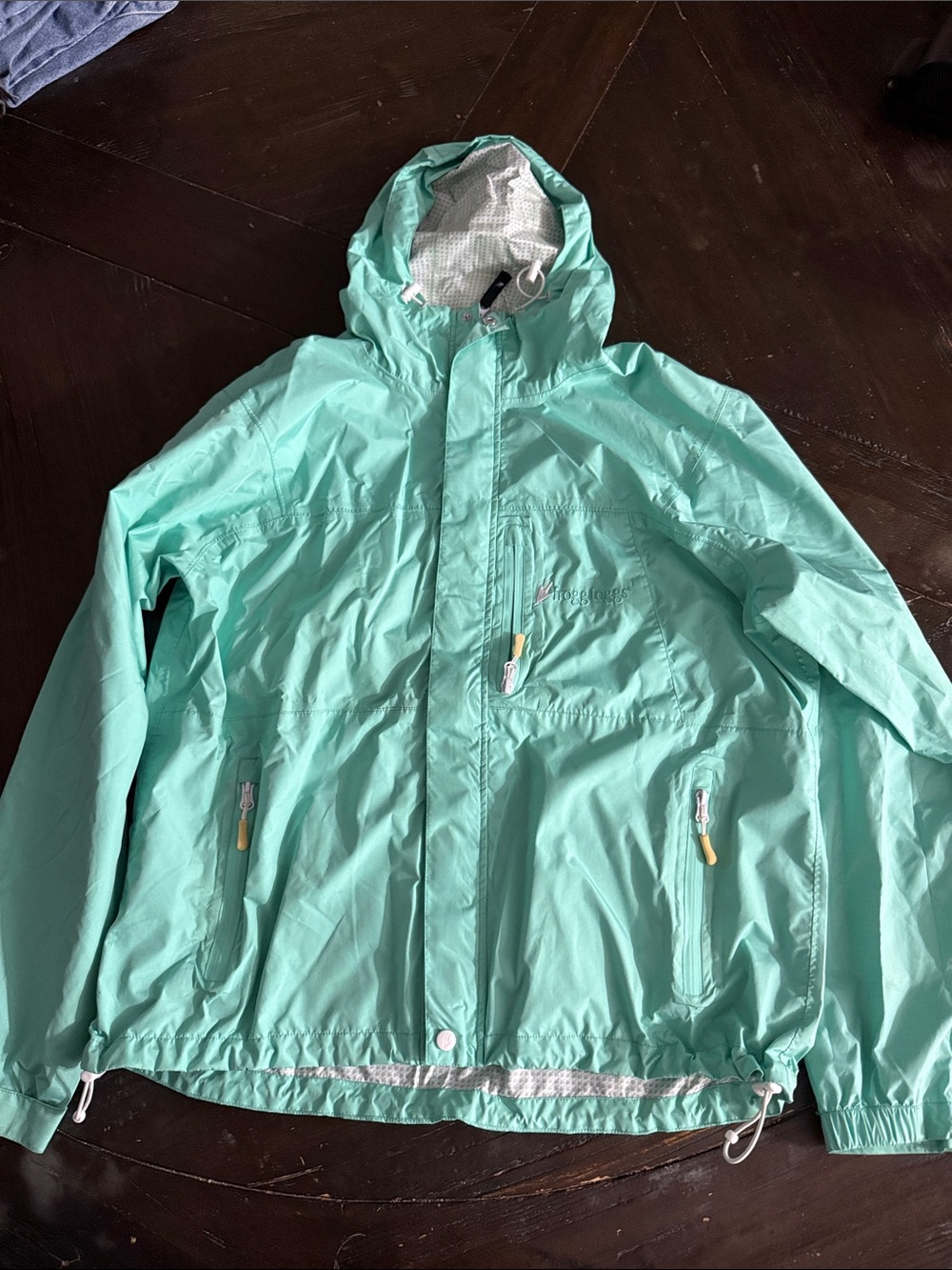 Women’s seafoam Frogg Toggs rain jacket